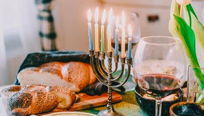 爱游戏手机版-巴塞罗那主场-大胜莱加内斯，梅西梅开二度，在签约以后,巴塞罗那俱乐部尽心尽力地帮助梅西成长